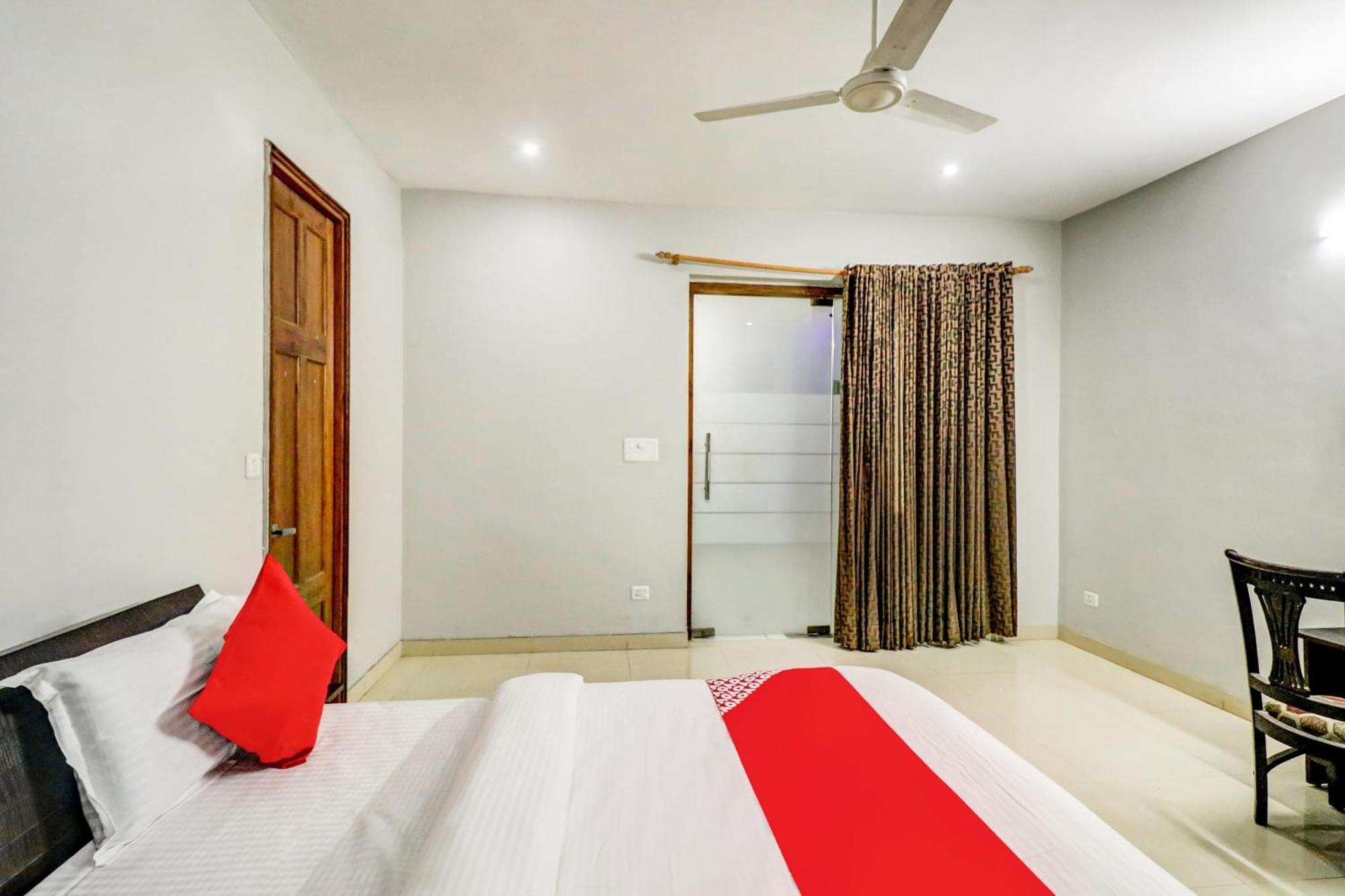 Hotel O Tokyo Chinhat 외부 사진