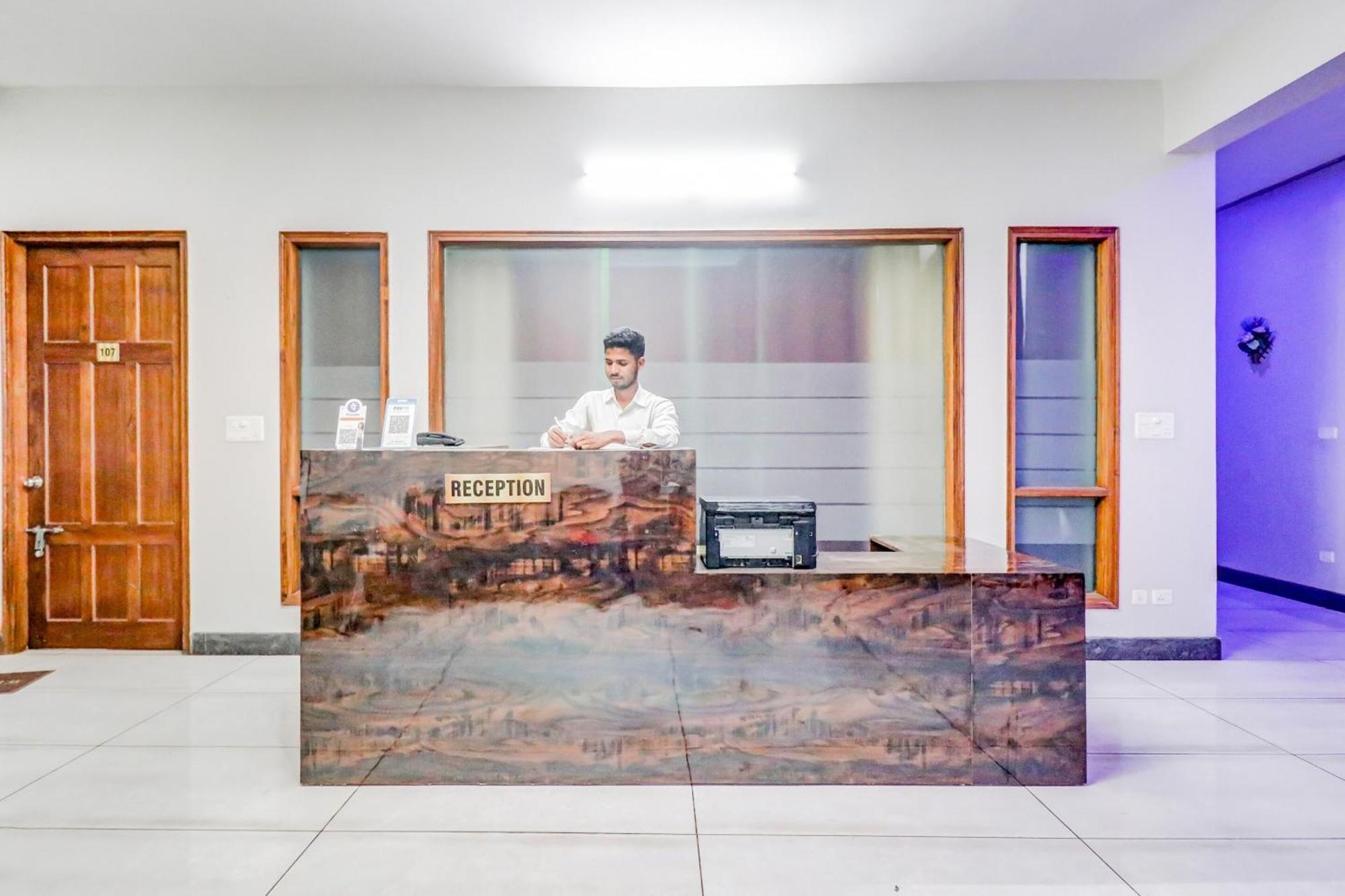 Hotel O Tokyo Chinhat 외부 사진